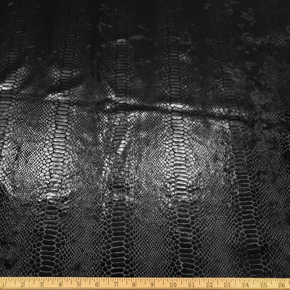 Black on Black Exotic Dragon Scales Black Metallic Foil on Crushed Ice Velvet 4 - Imagem 2 de 4