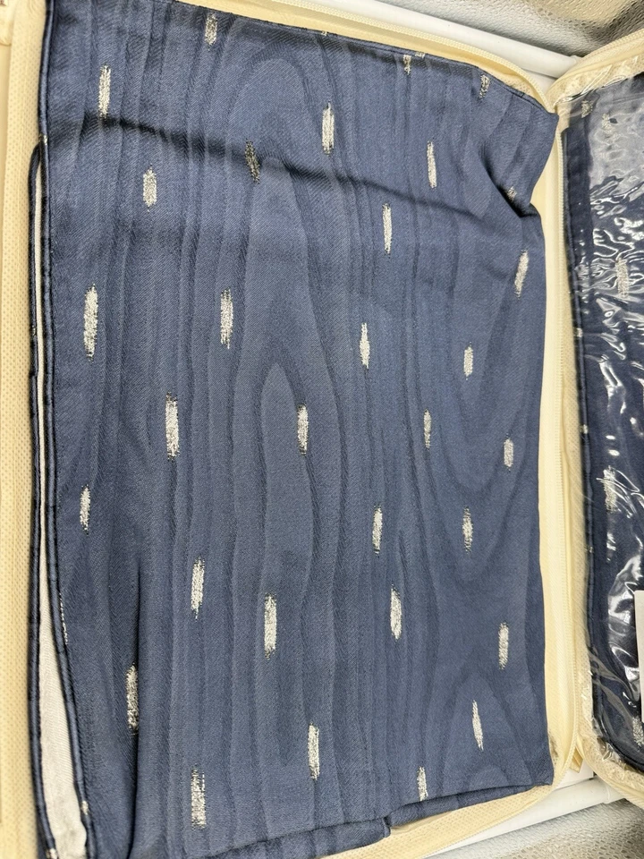 FRETTE Lux Monsoon Euro Sham (2) Blanco/Azul 26x26 Original $475 Foto 2 de 3