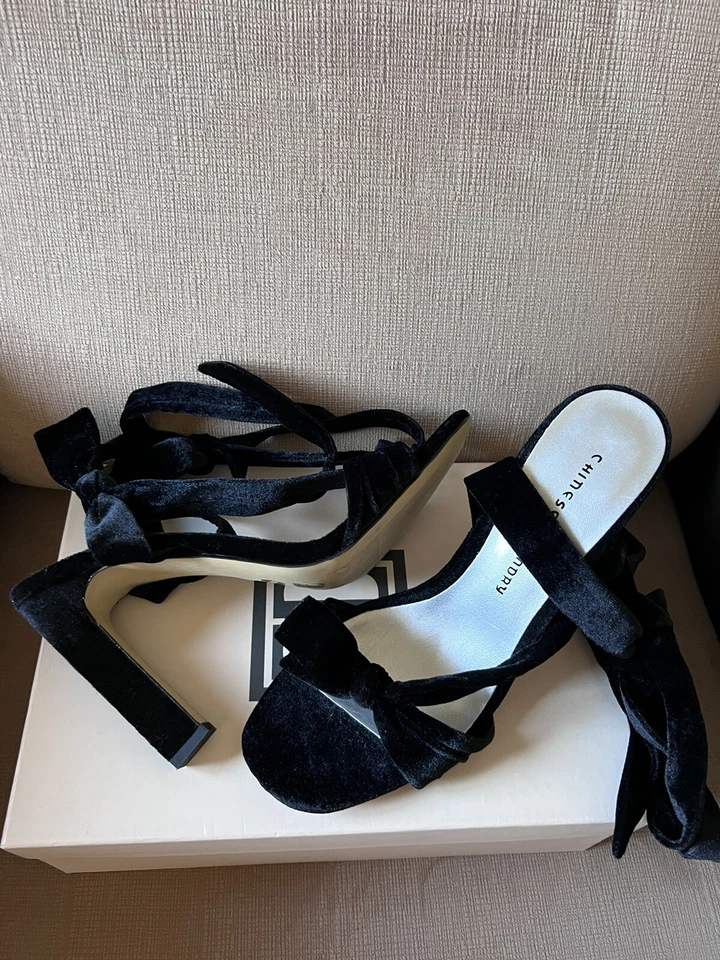 Tacones chinos de terciopelo negro con correa para el tobillo talla 10 nuevos Foto 2 de 4