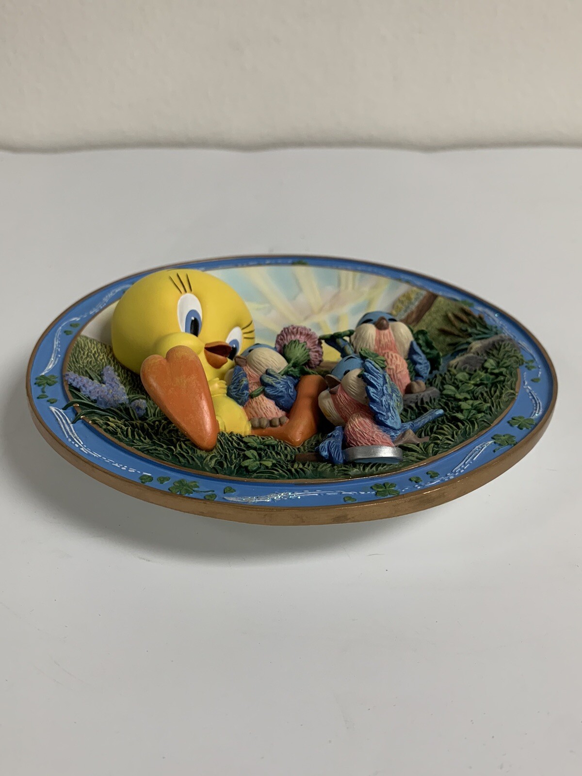 1999 Bradford Exchange "Looking all over for 4 Leaf Clovers" Tweety LE 3D Plate - Picture 4 of 5