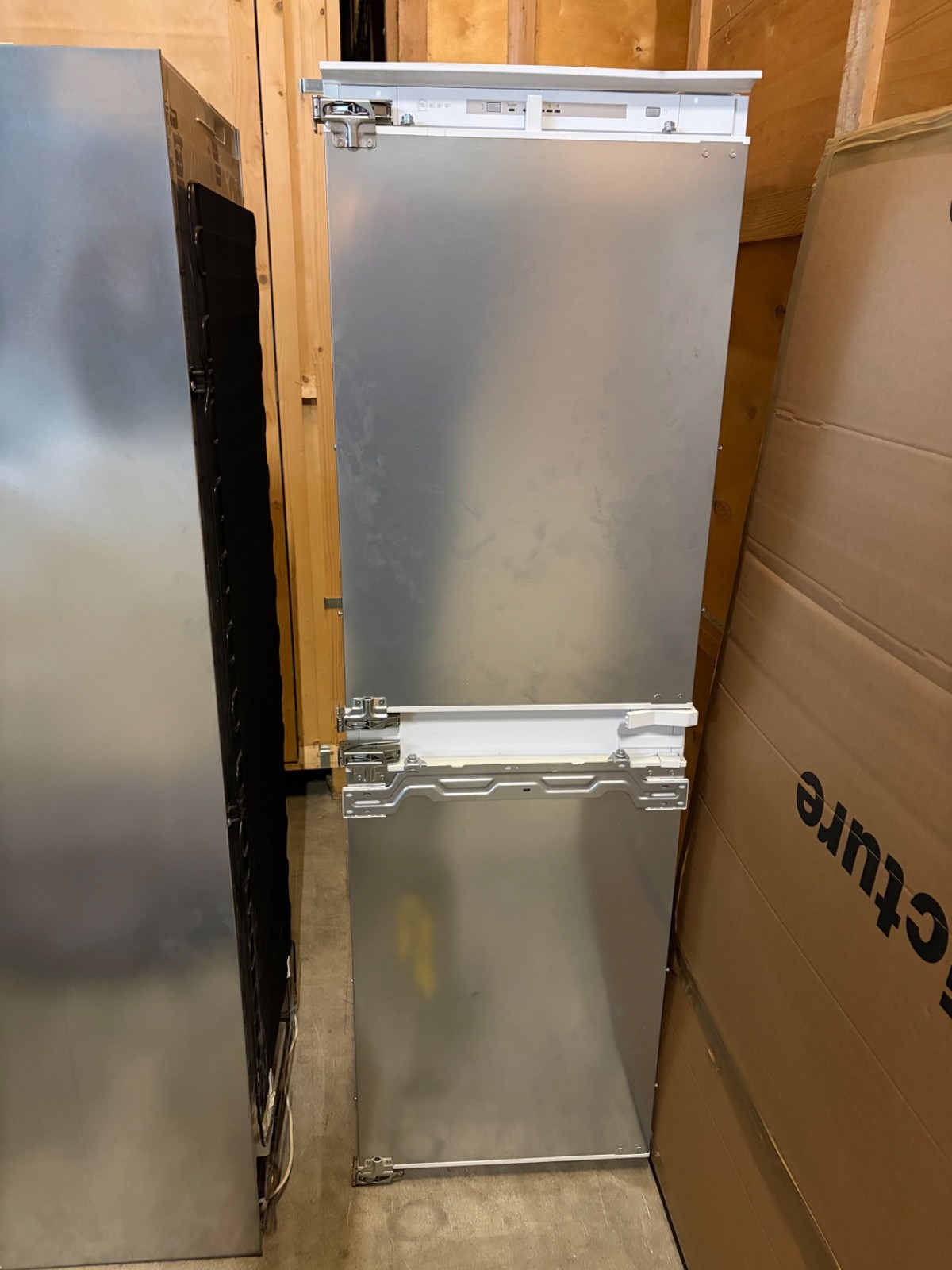 Neff KI5852f30g integrated fridge freezer ex display