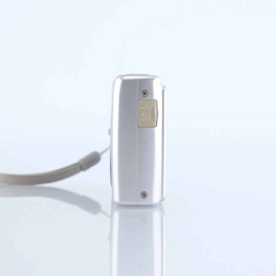 Nikon Coolpix L10 Digital Compact Camera 5.0MP Silver Digicam CCD Sensor Vintage - Image 4 of 4