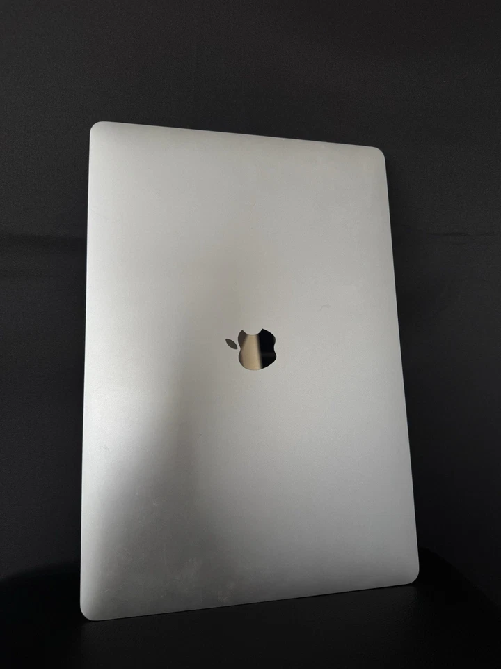 Apple MacBook Pro 15" 2018 · i7 · 32GB · 1TB, photo 2 of 5