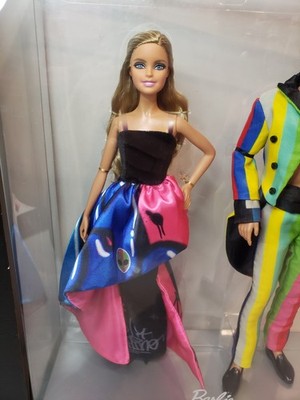 BARBIE COLLECTOR GOLD LABEL 2016 MOSCHINO BARBIE & KEN GIFTSET