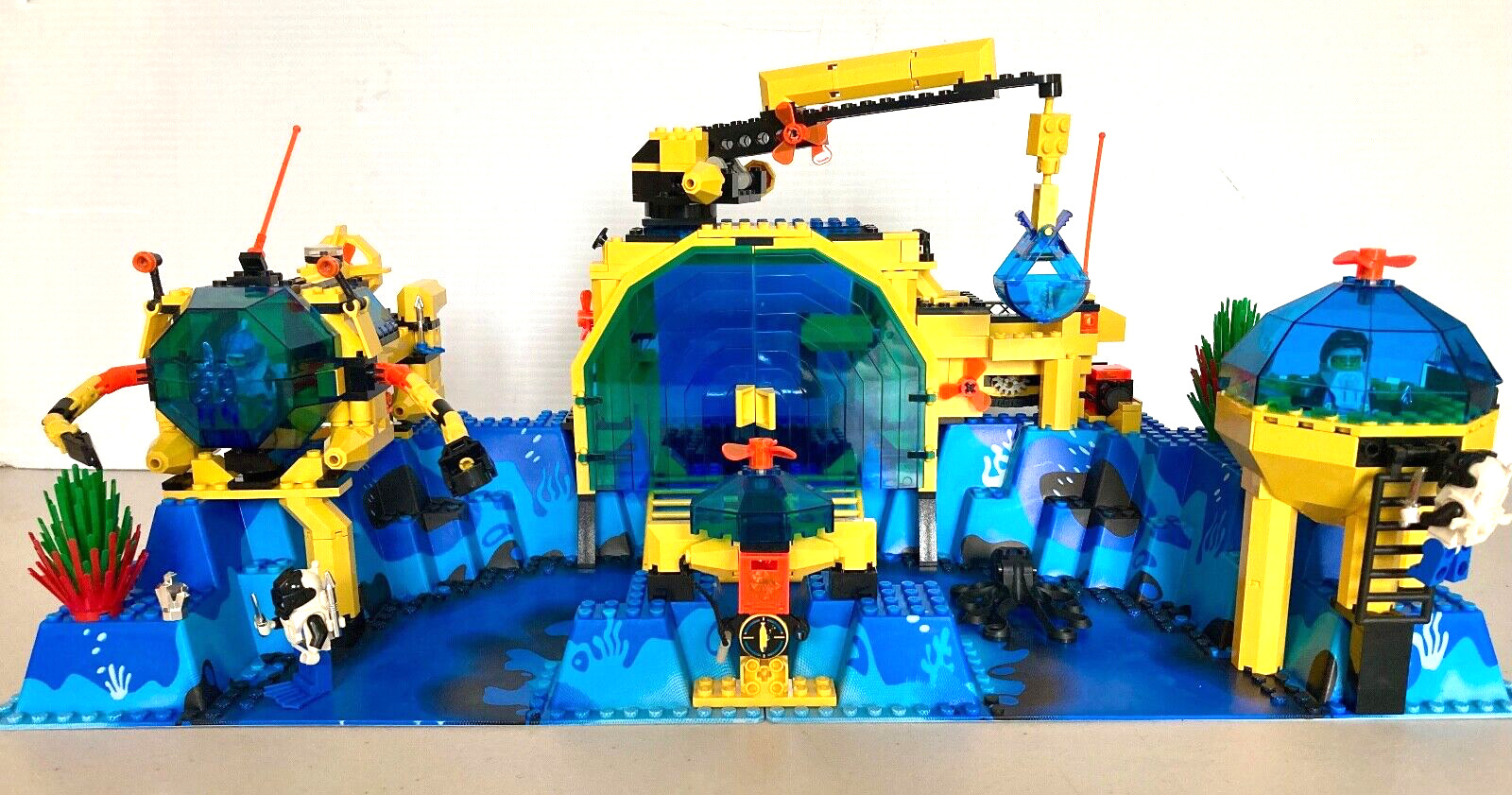 LEGO Aquazone 6195 Neptune Discovery Lab 100% Complete w/Manual & Minifigures