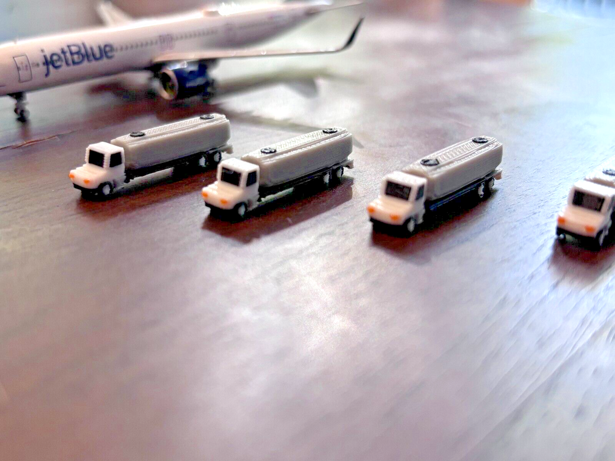Airport GSE sets 4個入り 1/400 トーイングトラクター 1:400 Model Airport Accessories - 4 Piece Airplane Fuel Truck Set