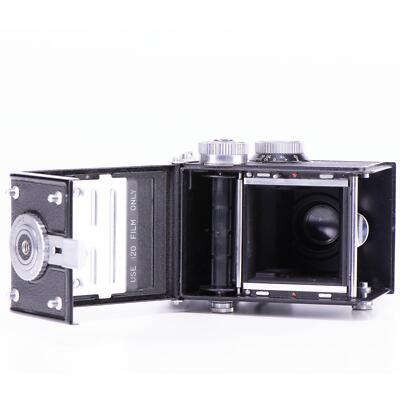 Yashica-E Camera | 80mm f3.5 lens | Black | Japan | 1964 - 1966 | eBay