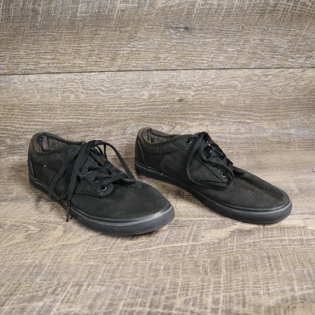 Vans Atwood Canvas Low Top Skate Shoes Triple Black VN-0NJO186