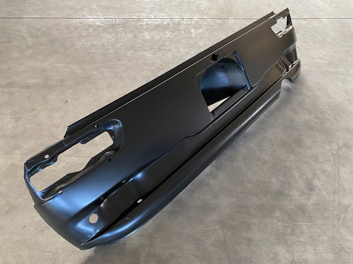 NEU NOS Mercedes W111 W112 Coupe Cabrio Mittelstueck Rear End 