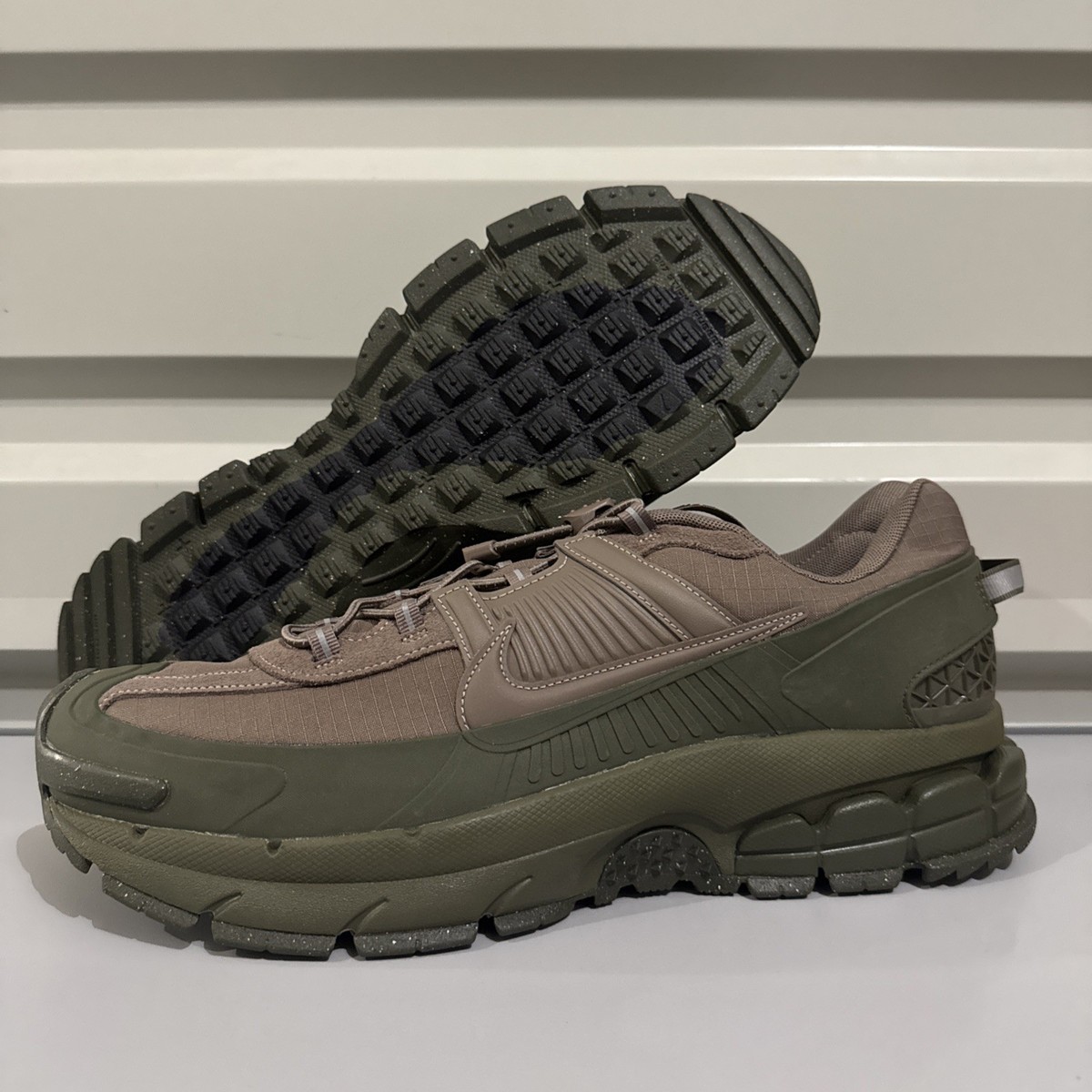 ムーラン　全速前進　プロモ Nike Zoom Vomero Roam Shoes Mink Brown Olive Green Men's Size 15