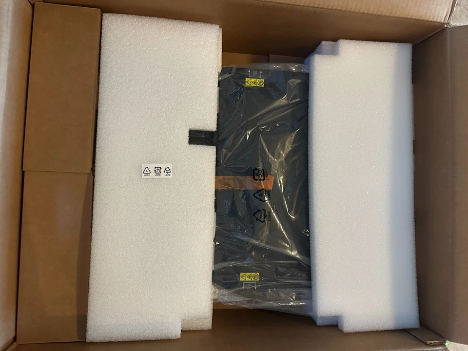 Консоль для монтажа в стойку IBM 1U 1723-8BX 94Y6108 с клавиатурой - Изображение 2 из 4