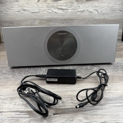 Samsung MM-D470D Micro Hi-Fi System DVD CD FM Player 30 pin iPod Dock