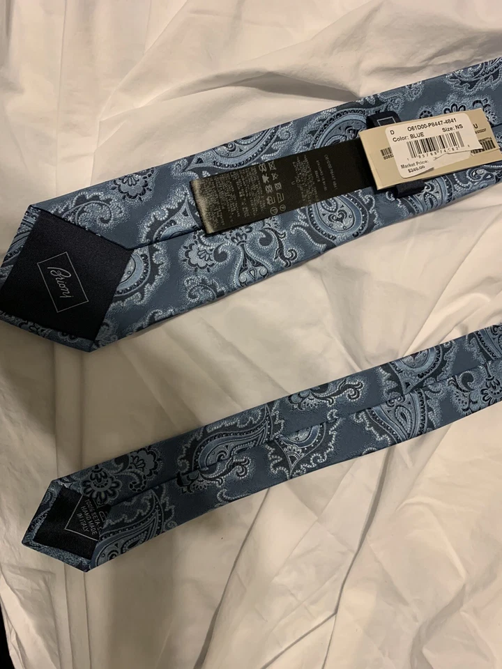  Corbata BRIONI hecha en Italia tejido cuello seda  Foto 2 de 4