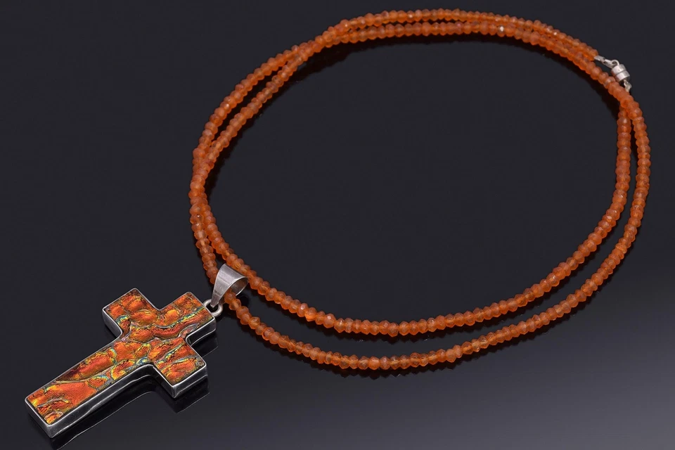 Collar vintage con colgante de cruz de plata esterlina hecho a mano con cuentas de cornalina Foto 3 de 4