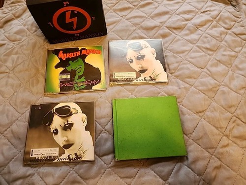 Marilyn Manson 3 CD in Gods Of F*** Box with Altered T-Shirt/Hoodie, Book - Picture 6 of 14
