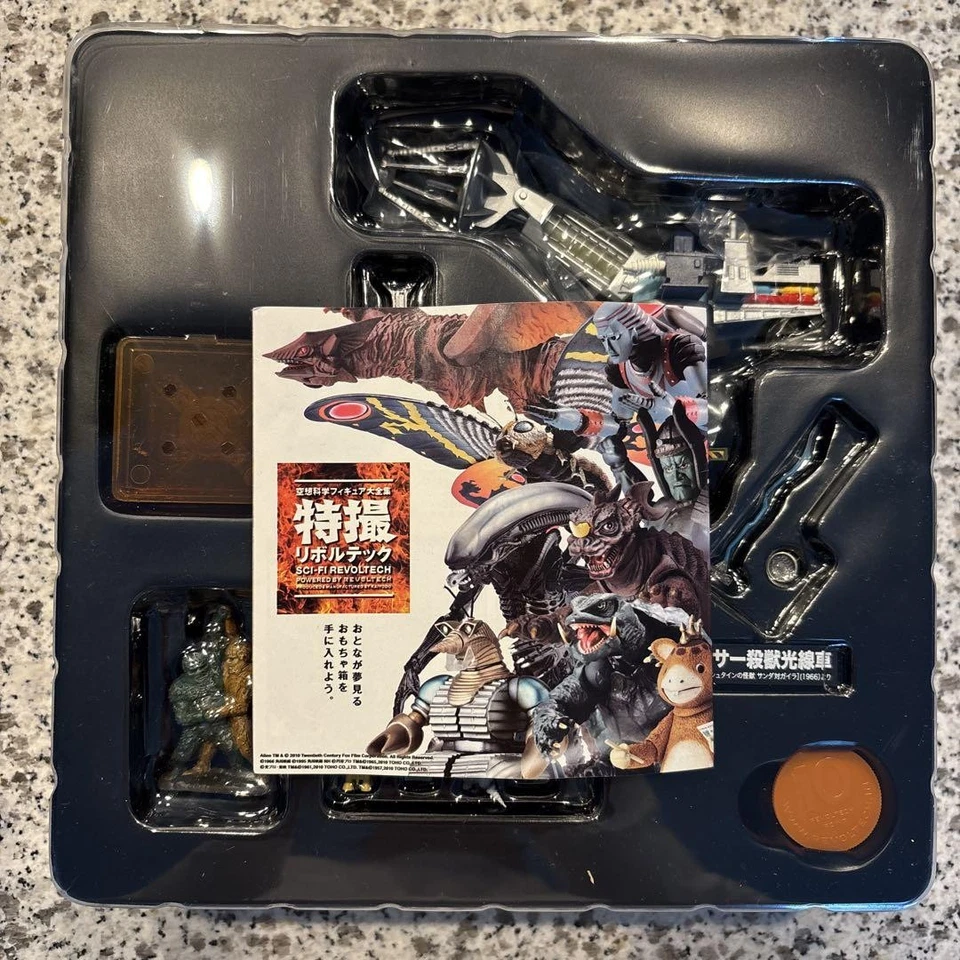 Boneco de ação KAIYODO Revoltech 015 Maser Cannon The War of the Gargantuas com obi - Imagem 2 de 4