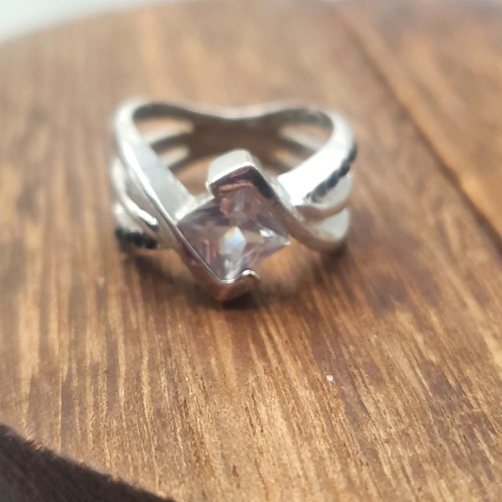 Silver missing one tiny stone hugging clawfoot ri… - image 1