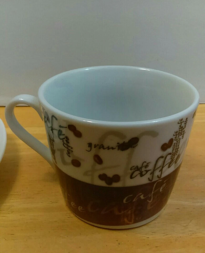 Juego de tazas de café espresso y platillos cuadrados de granos de café blanco marrón. 2a Foto 2 de 4