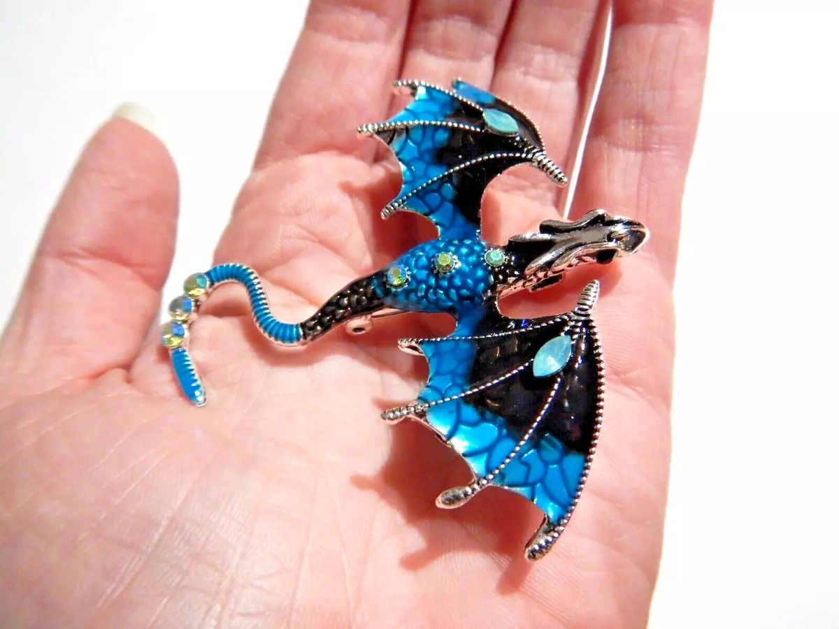 Dragon brooch deals