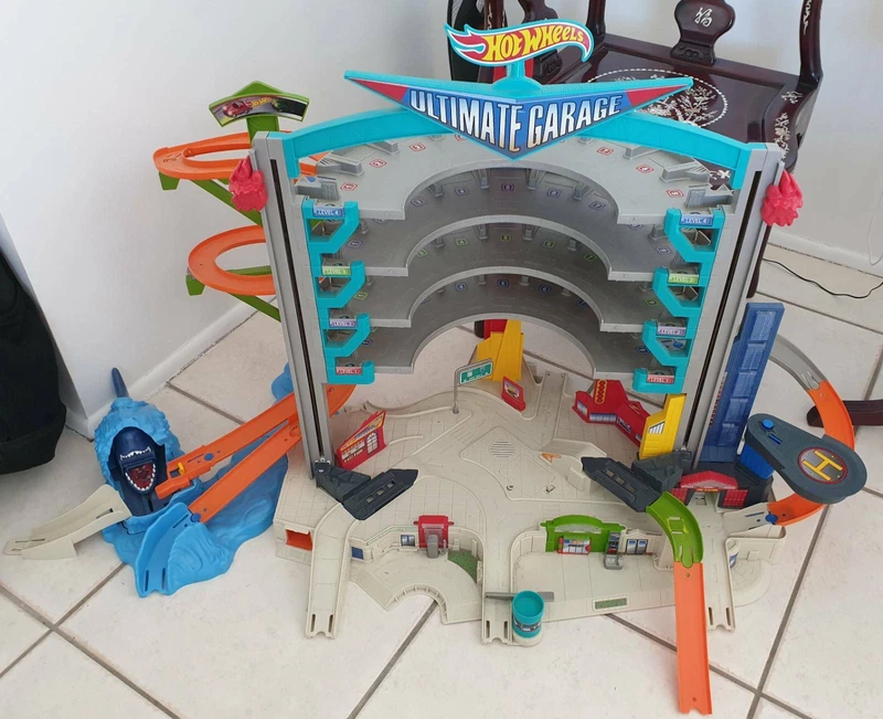 hot wheels ultimate garage used