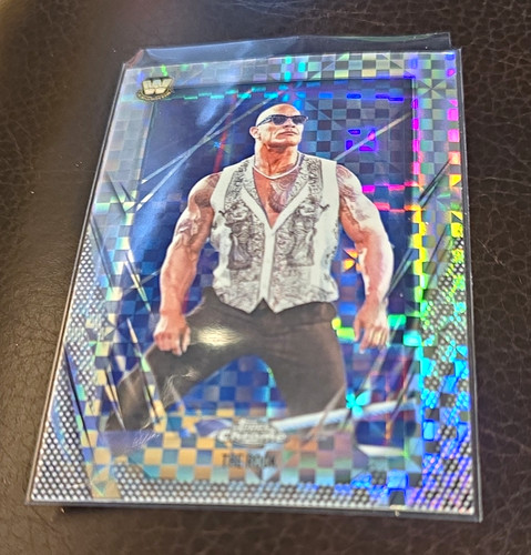 Topps Chrome WWE 2016 Dwayne "The Rock" Johnson The Rock #1 Refractor Card