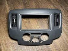2013-2021 NISSAN NV200 MIDDLE FRONT CENTER DASH RADIO TRIM BEZEL W AIR VENTS