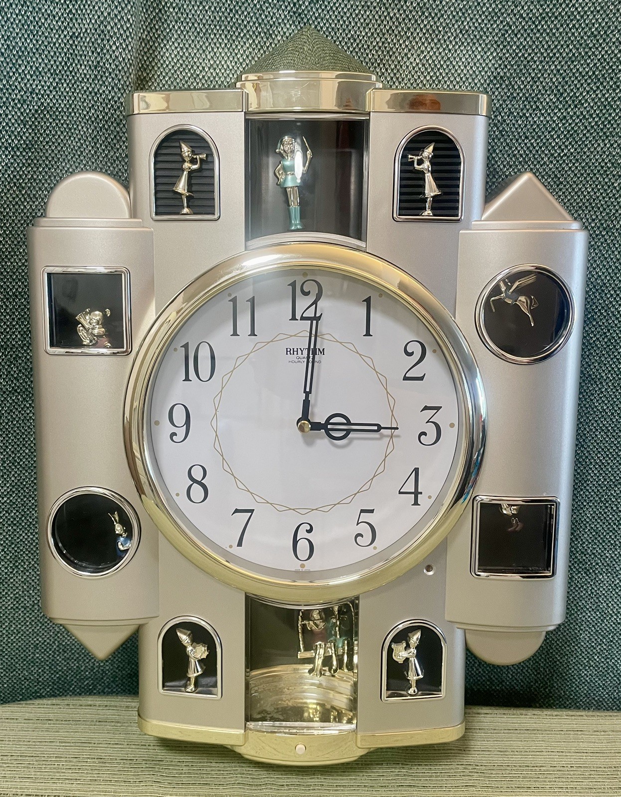 Rhythm Quartz Hourly Retired Musical Wall Clock Fairy Tale 4MH747- Music works!