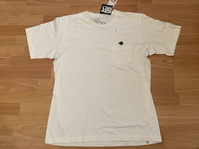 Uniqlo X Kaws Peanuts White Snoopy 