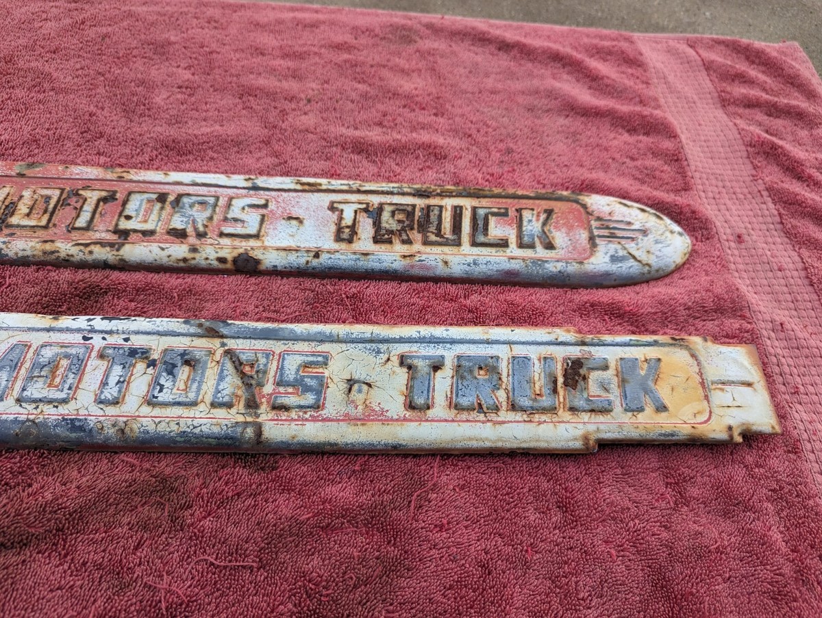 ★アメリカの勲章/徽章＊ＧＭＣトラックバッジ（実物） 1941 1942 1946 GMC PICKUP TRUCK HOOD SIDE EMBLEM SPEARS