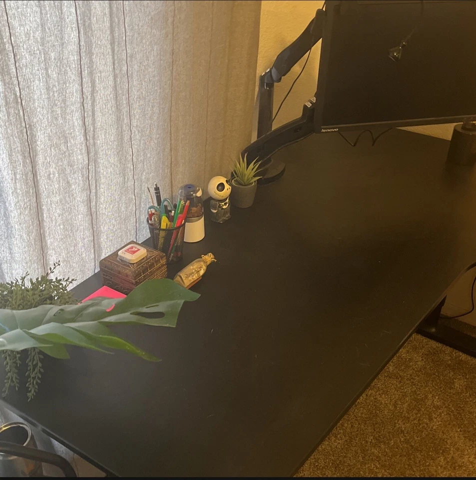 Escritorio de ordenador en forma de L Foto 2 de 2