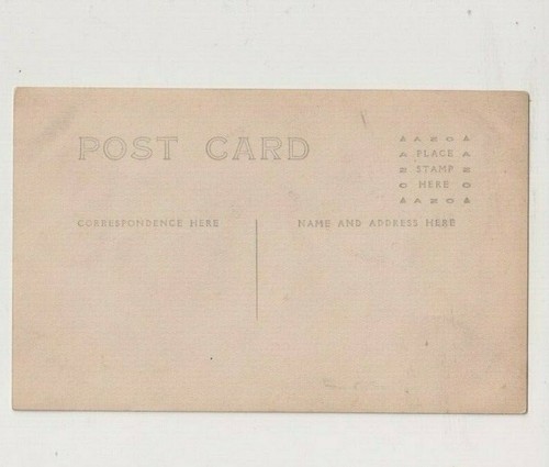 Cartolina foto reale RPPC AZO 1904-1918 bambino piccolo in posa accanto alla sedia spedizione gratuita - Foto 2 di 2
