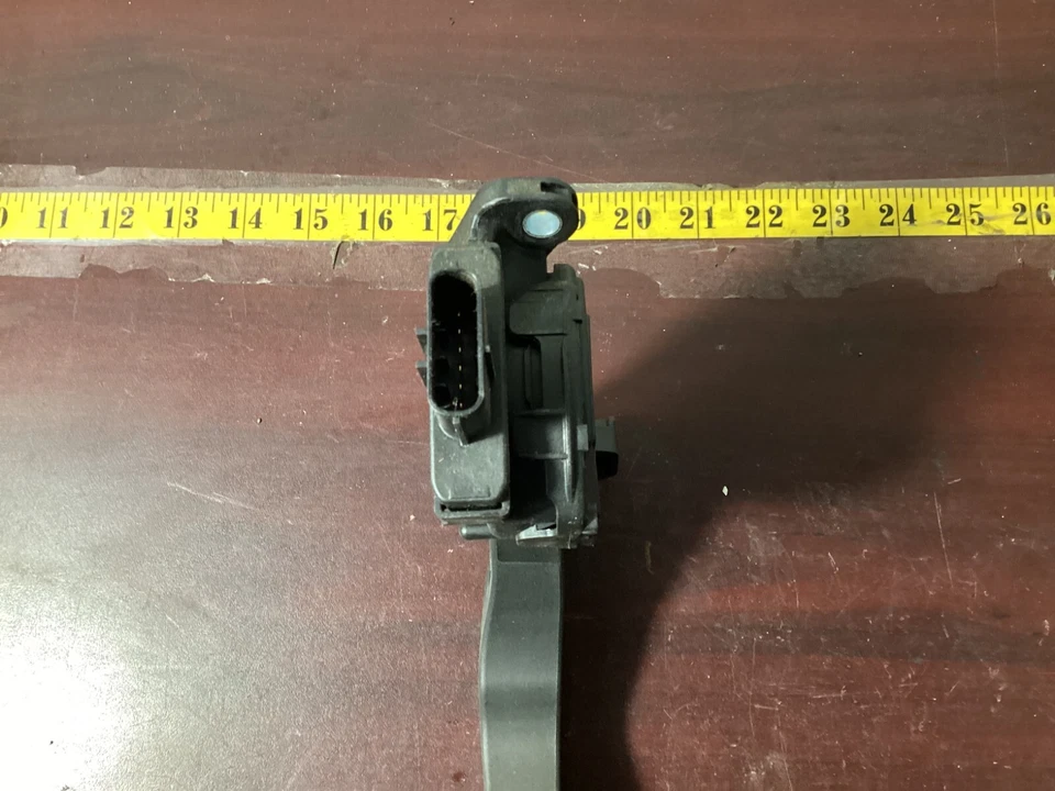 2012-2018 Audi A4 Gas Pedal Accelerator Module 8K1723523A OEM . - Image 4 of 4
