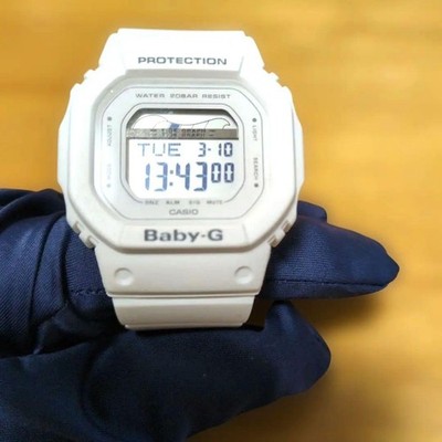 CASIO Baby-G BLX-560 Weiß Digitaluhr Stoßfest 20BAR Wasserdicht