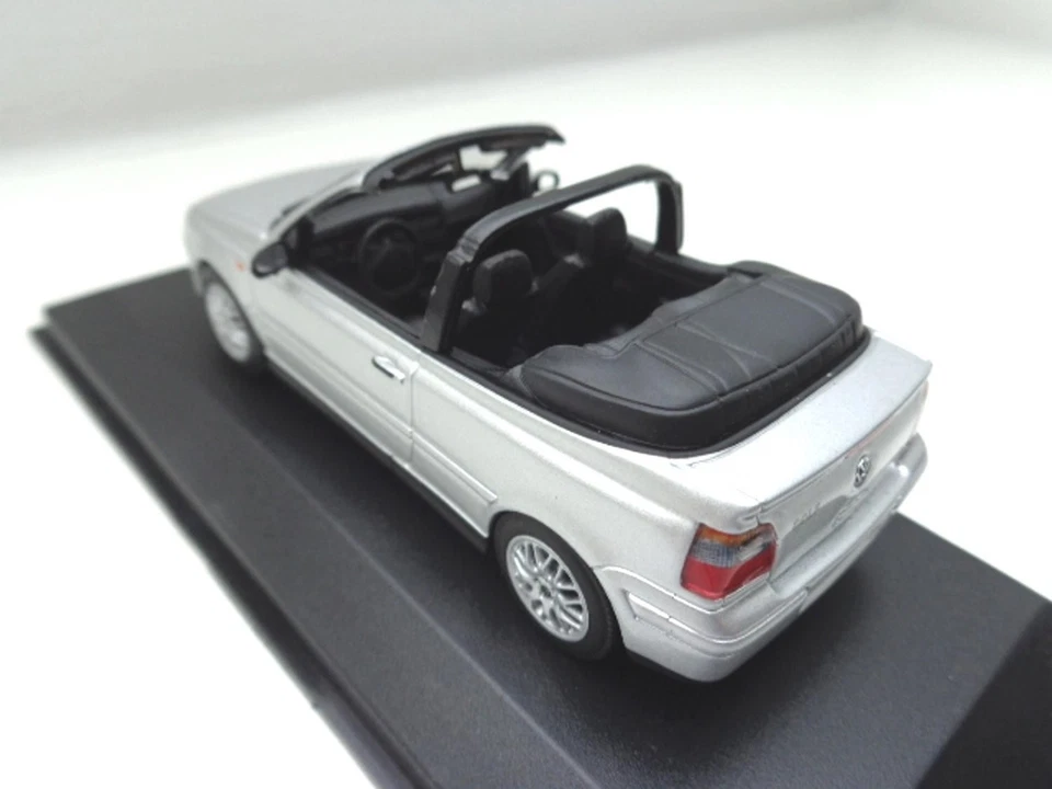 Volkswagen VW Golf 4 Cabrio Modellino Mini-/Maxichamps 1:43 Argento 940058331 - Immagine 4 di 4