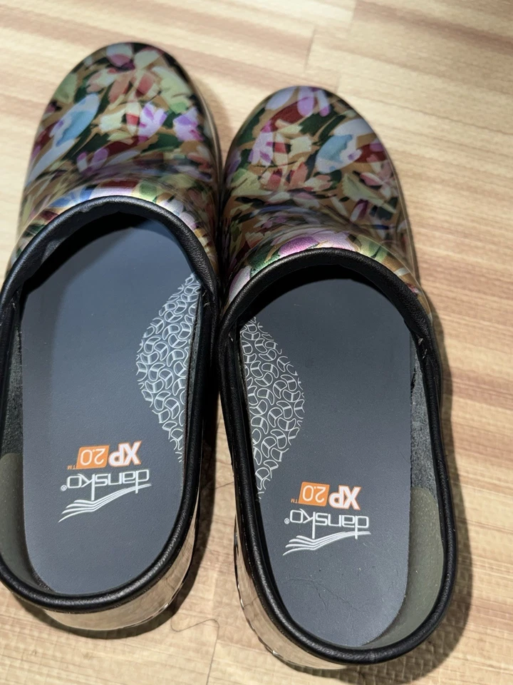 Zuecos Dansko XP 2.0 acuarela puntos para mujer talla 36 (precio original $149,99) Foto 3 de 4