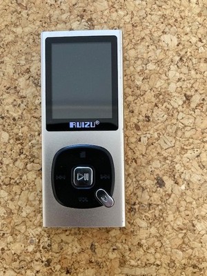 RUIZU MP3 Player mit FM-Radio, Type X28, gold-metallic, Akku schwach
