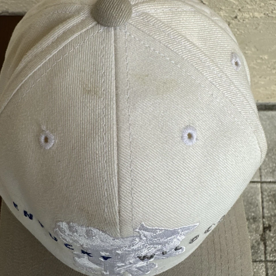 Boné masculino vintage Kentucky Wildcats alça traseira branco basquete American Need - Imagem 4 de 4