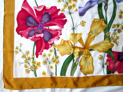 Foulard Vintage MANTERO 'Iris' En Soie Pure, Dimensions 86 X 87 Cm - Blanc à Motif