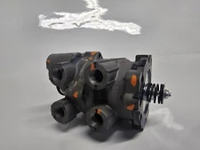 Bendix E-8P Series 3/8-18" NPT Mounted Foot Brake Valve part #800629