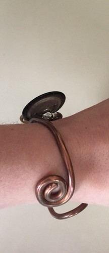 Unique Copper Wrist Bangle w/Black Button - Fashion Jewelry Artisan Gift - Picture 3 of 4