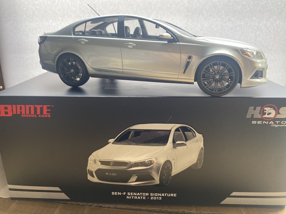 Miniature Apex 1/18 - Holden HSV Commodore W427 - Argent #AD81204 (Neuf)