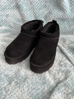 Bearpaw Platform Booties, Black Suede, Size 8 USA, Barely Worn