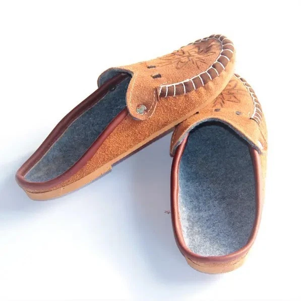 Zapatillas de lana hechas a mano para hombre - Zapatos de casa de cuero de oveja, naturales y acogedores Foto 4 de 4