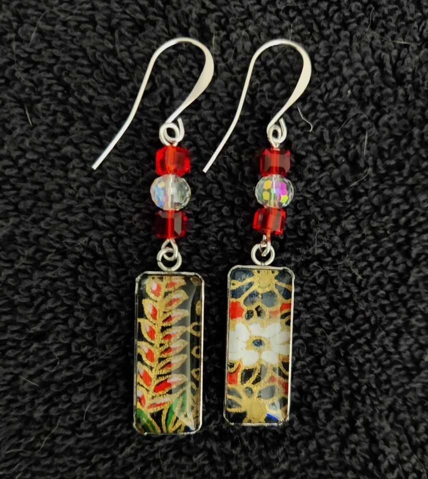 PENDIENTES RECTANGULARES ARTESANALES HECHOS A MANO CREADOS CON PAPEL ORIGAMI Y CRISTALES Foto 2 de 3