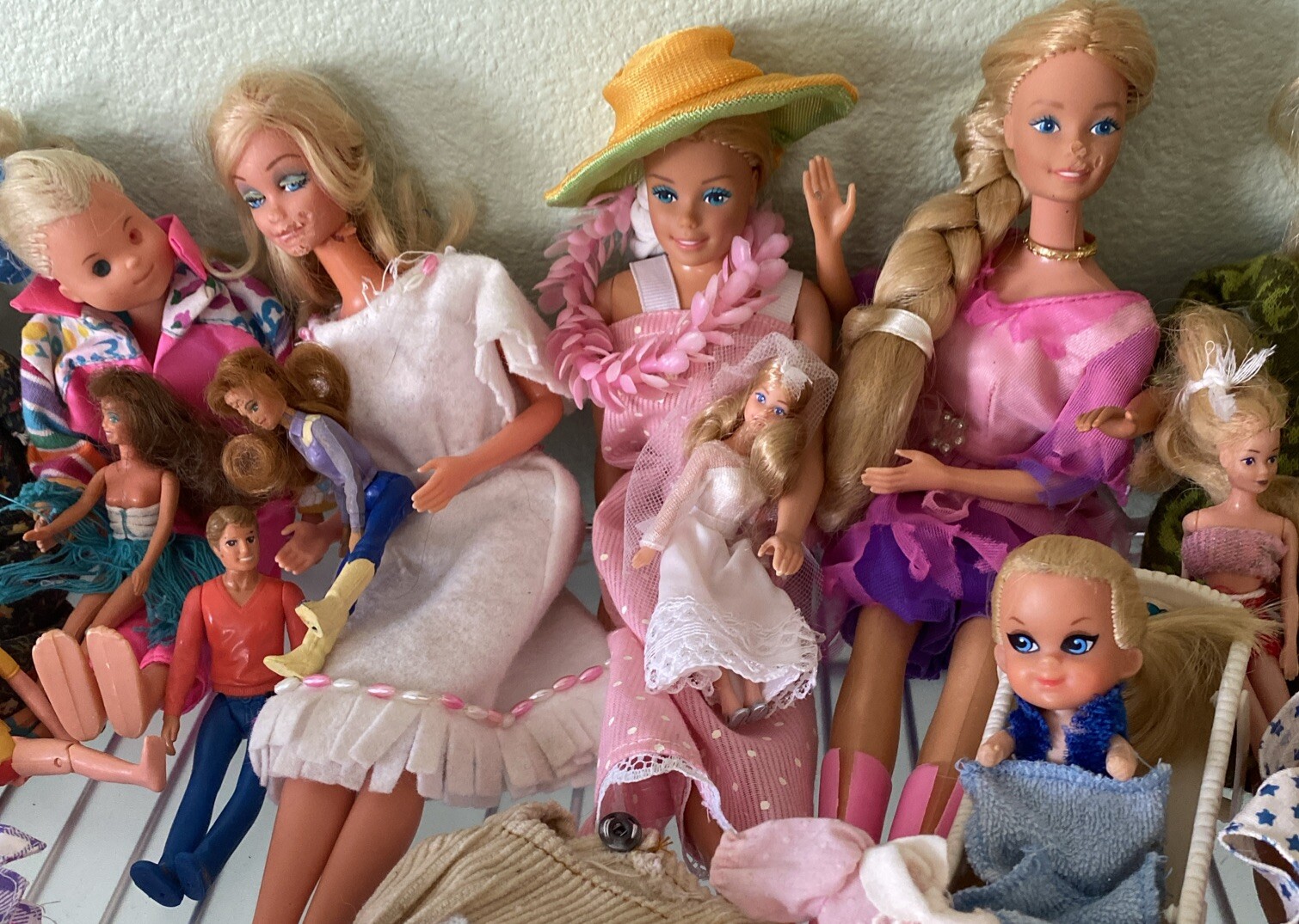 PONY Vintage Mattel Barbie 12+ bambola enorme lotto con vestiti accessori mini e bambini L14