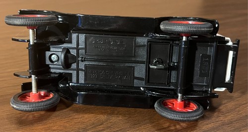 ERTL 6" Replica 1923 Chevrolet delivery van JC Penney Co.- Black/White/logo GUC - Picture 5 of 5