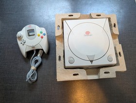 Sega Dreamcast Game Console - Original box, 1 controller and wires. Tested.