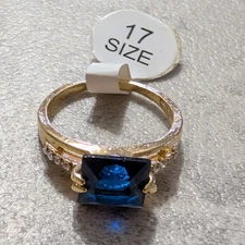 Gold Tone Ring With Blue Stone Size 7 US or 17 Euro Ring Costume Fashion Jewelry