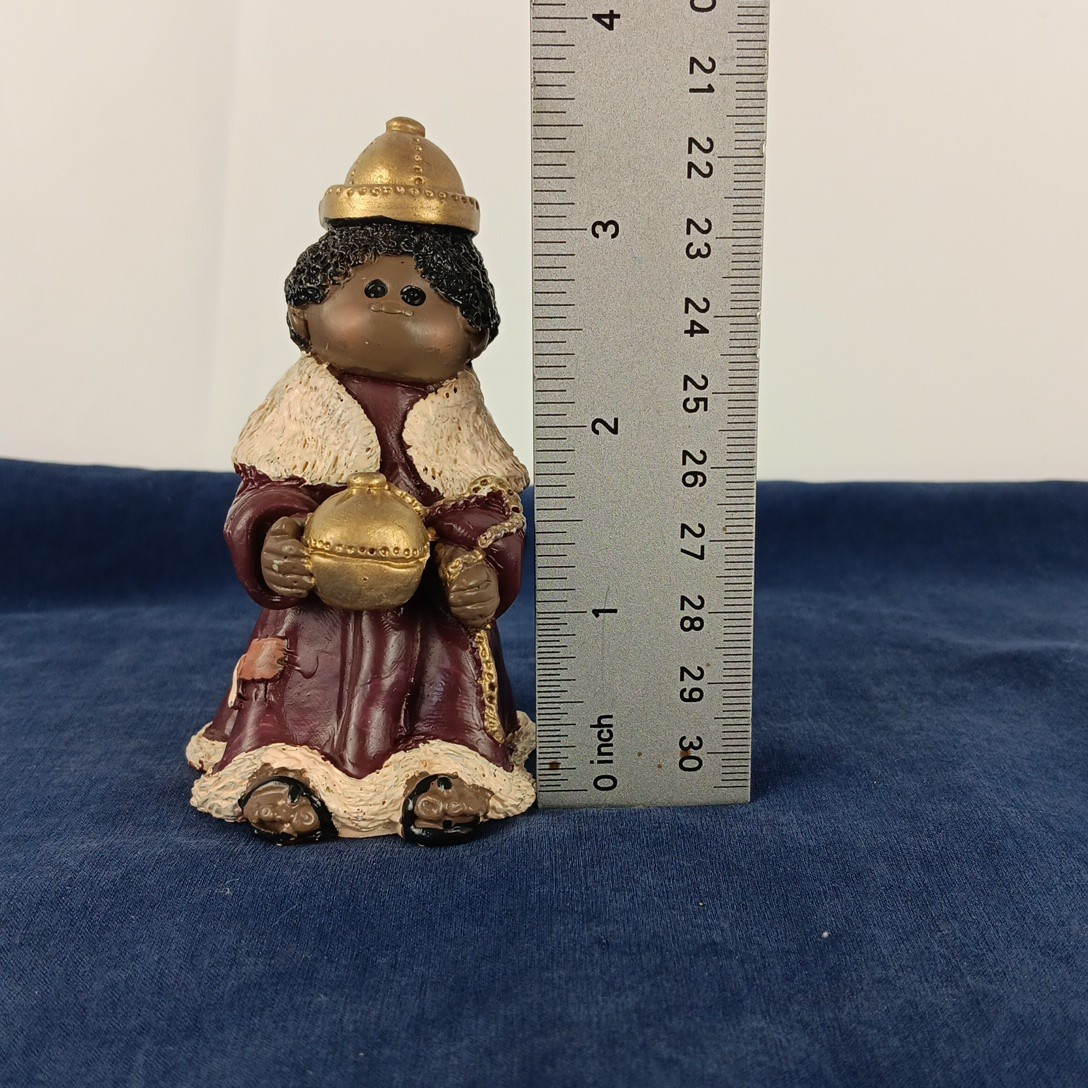 Little Blessings Nativity Scene Figure With Gift Resin Vtg Retro Replacement