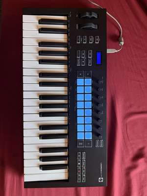 Novation Launchkey 37 MK3 USB MIDI Keyboard Controller Tested Working w/ USB